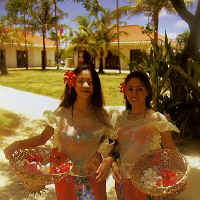 twogirls.jpg (34907 bytes)